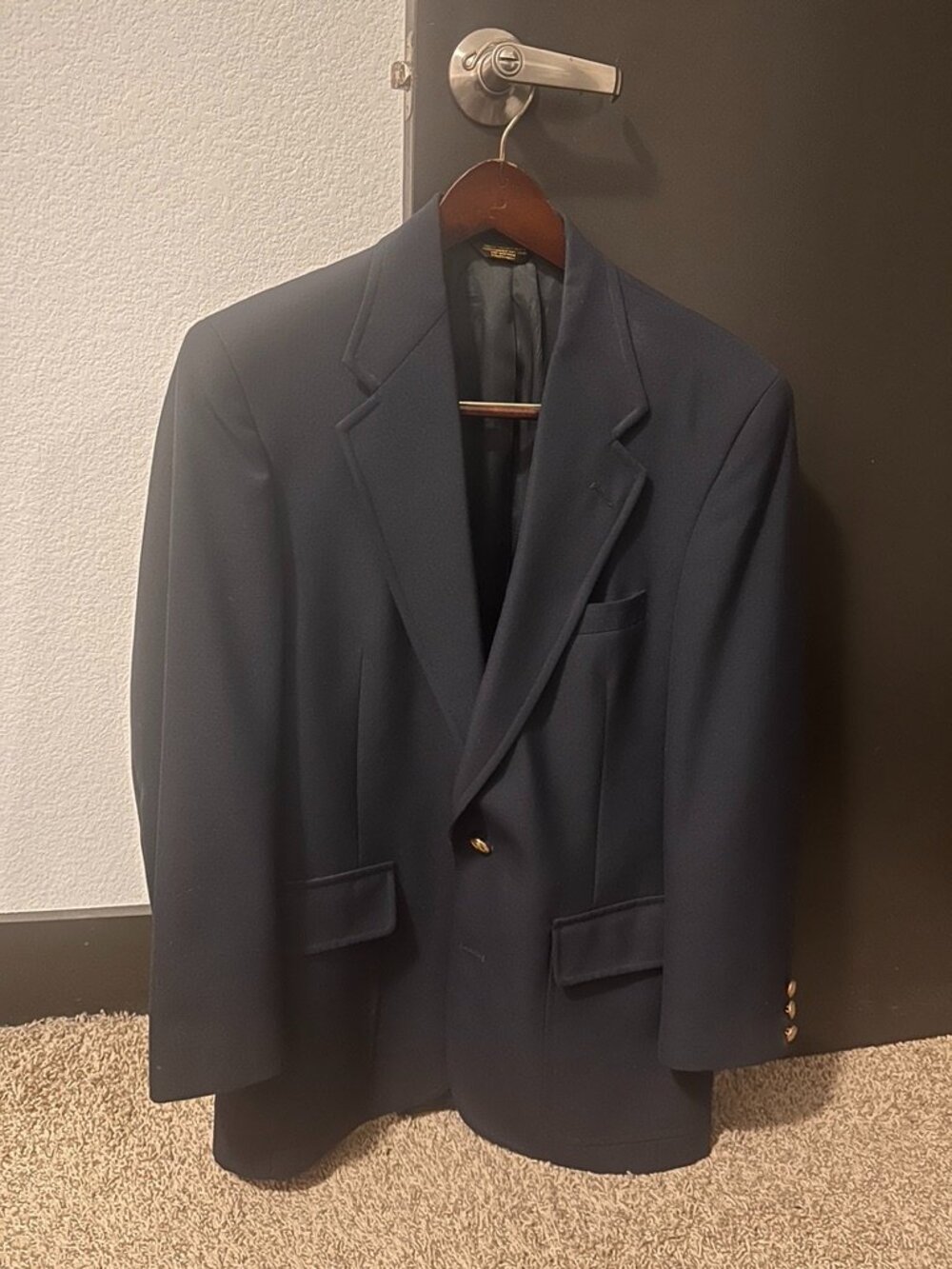 Vintage Izod Club Navy Blazer - Gold Waterbury Trophy Buttons - 40–42R